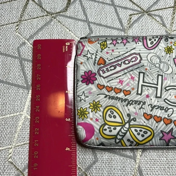 COACH Graffiti Wristlet w/Pink Hangtag - Picture 7 of 7